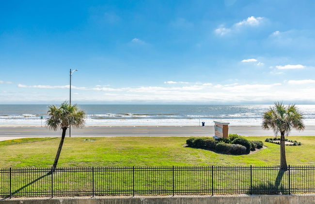 Seaside and Breezy Condo at the Victorian - Foto 39