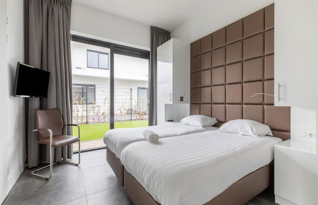 Brand new Luxury Villa on a Small-scale Park With its own Jetty - Photo 23