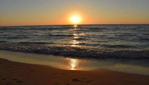 4BR Spacious Condo, Private Lake MI Beach Access, Outdoor Heated Pool - Foto 3