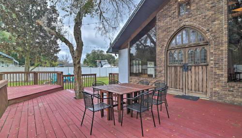 Grand Valrico Home with Deck, Fire Pit and Yard! - Photo 2
