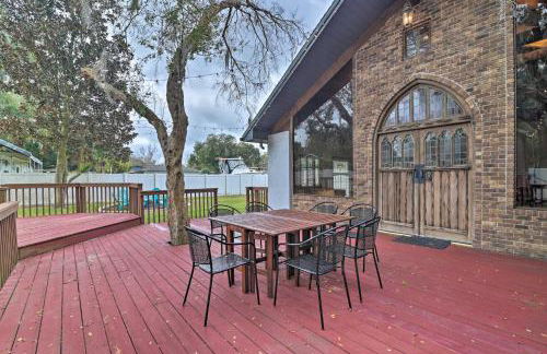 Grand Valrico Home with Deck, Fire Pit and Yard! - Foto 2