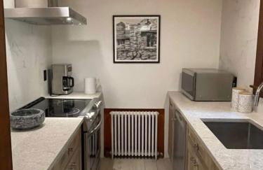 Peaceful Getaway Cottage on grounds of historic mid-century gem - Foto 7