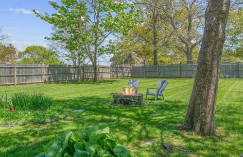 Cottage Oasis by Lake with Kayaks Fire Pit and a Huge Yard - Foto 5