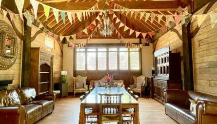 The Timber Barn South Downs West Sussex Sleeps 18 - Foto 5
