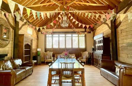 The Timber Barn South Downs West Sussex Sleeps 18 - Foto 5
