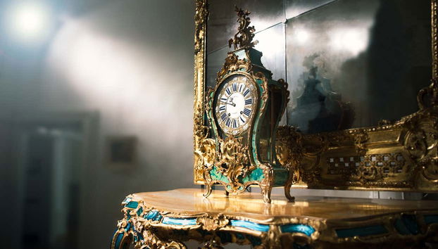 Une horloge dans une des chambres