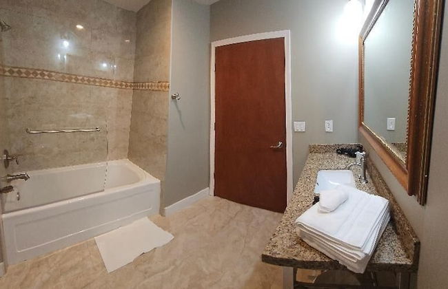 Lakeview Hotel - Photo 16