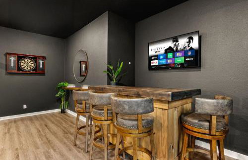 Spacious Retreat with Pool & Hot Tub - 10 Minutes to Downtown - Foto 12