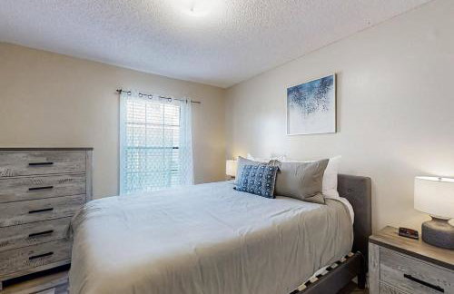 Spacious and quiet home with private patio & enclosed yard - Foto 12