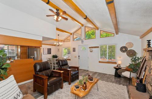Bear Cub Cottage in Big Bear w/ HotTub & Firepit - Photo 10