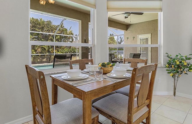 Family Friendly - Private Pool - Sleeps 10 - Foto 20