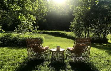 Entire Enchanting, Light-Filled 1830 Farmhouse - Foto 34