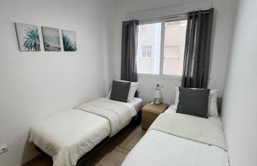 Modern apartment with a big pool and free parking - Photo 27