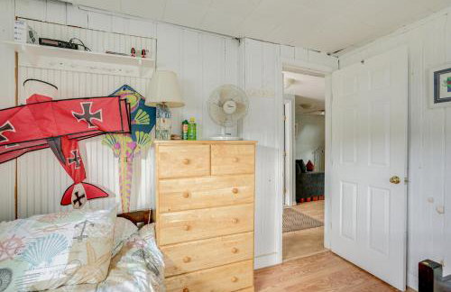 Rockport Cottage with Patio - Steps to Beach! - Foto 24