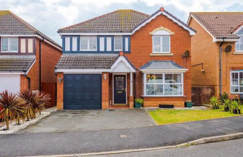 Beach Retreat with Hot Tub Sleeps 8 - Foto 33