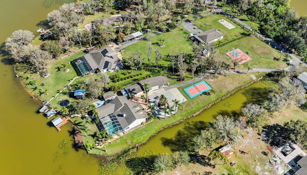 Luxe Waterfront Hideaway w Pool & Pirate Ship Dock - Foto 4, Interior