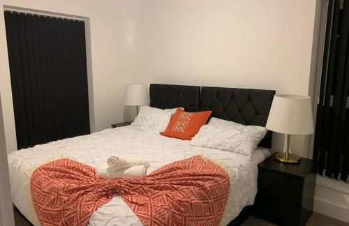 Spacious Entire 4 Bed House With 2 Free Parking Bays Early Check-in Late Check- Out Allowed - Foto 21