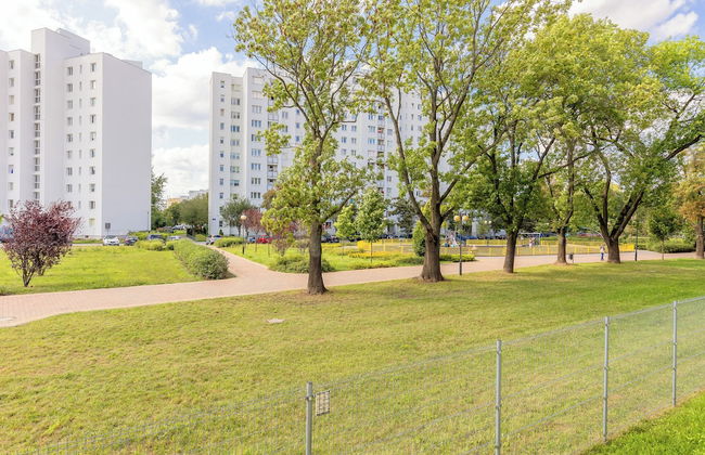 Spacious Targowek Apartment by Renters - Foto 48