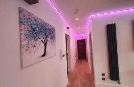 Central Penthouse with Hot Tub & Views 24 Cheltenham - Photo 3