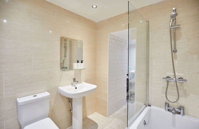 Host Stay Park Base - Photo 10