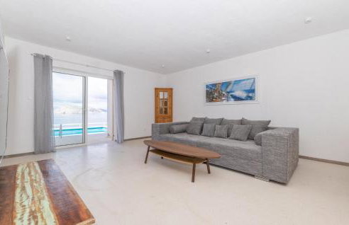 2 Bedroom Amazing Apartment In Lukovo - Foto 11