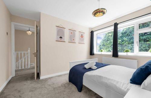 Lovely Greater MCR Family Home by City SuperHost - Photo 18