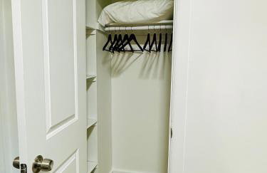 Luxury Olivewood Oasis - 13 mins to Cleveland - Foto 33