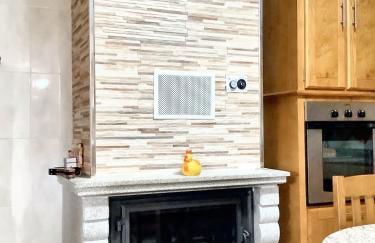 Charming House in Cortiçada with Balcony and Mountain View - Foto 28