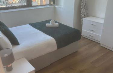 Two Bedroom City View Apartment Liverpool by StaySavvy Accommodation - Photo 71