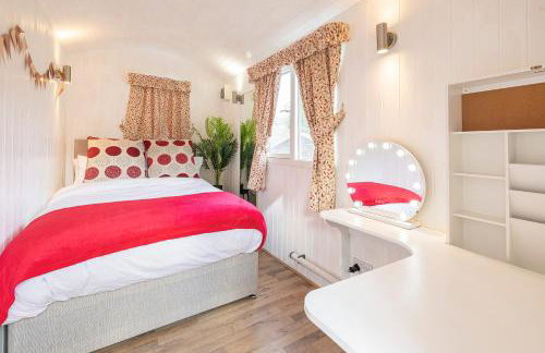 East Sussex Manor - Sleeps 12 - Hot Tub & Parking - Foto 12