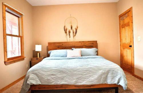 Luxury Cabin with Heated Pool, Hot-Tub & Deluxe Outdoors - Photo 23