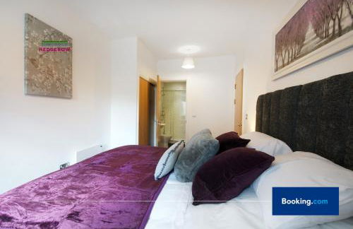 Premium Deals on Modern 2 -Bed 2-Bath Central City for Movers & Pros by Hedgerow l Embrace comfort and ease with our inviting 2 bedroom apartment l Attractions like Science and Industry Museum, Manchester Museum & Manchester Art Gallery - Foto 6