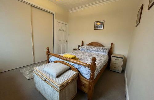 Spacious 2-Level Home by the Beach & Transport - Foto 10