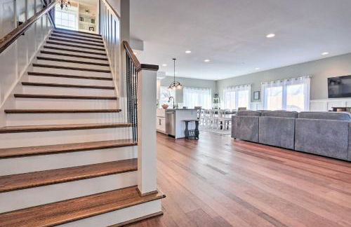 Morrisonville Manor with Fire Pit and Hot Tub! - Foto 3