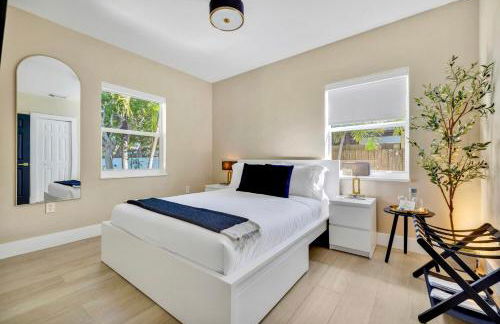 Luxury Miami Pool House Private Backyard Oasis Near Wynwood and Miami International Airport - Photo 15