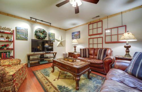 Campbell Retreat in Maggie Valley with Deck! - Foto 5