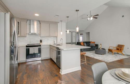 Walk to the Greenline Sleek Cordova Home with Patio - Foto 6