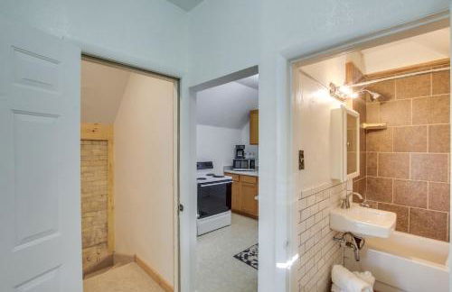 1 Block to Town! Convenient Logan Apartment - Foto 5