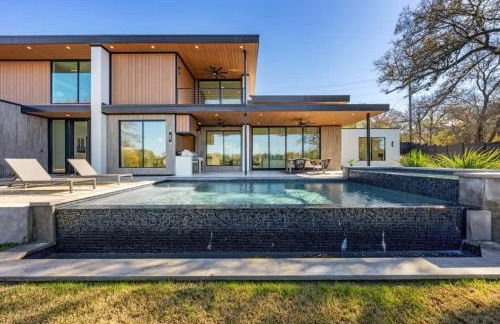 Barton Springs Luxe Heated Pool Spa Sleeps 16 - Photo 21