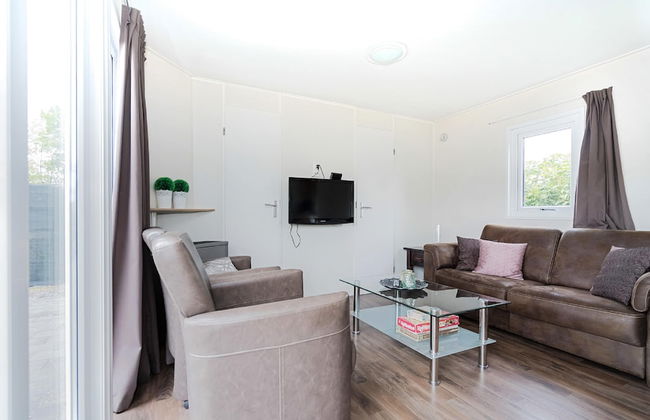 Chalet in Holiday Park With Private Terrace - Foto 4