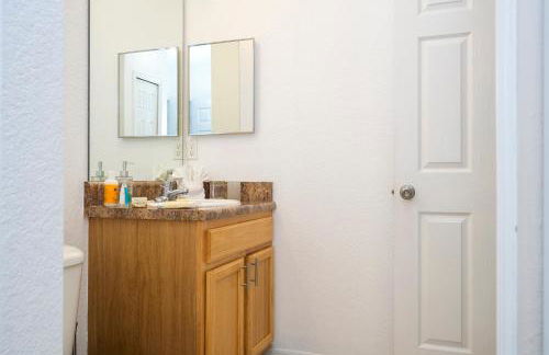 Amazing 2bed Condo in Kissimmee near Disney - Mickey Sorcerer - Foto 29