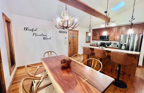 Maggie Valley 4BR Cabin with Hot Tub in Serene Forest - Foto 21