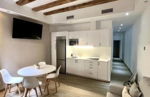 Apartamento renovado con 2 habitaciones en el corazón de Barcelona - ES-341-3 - Photo 6