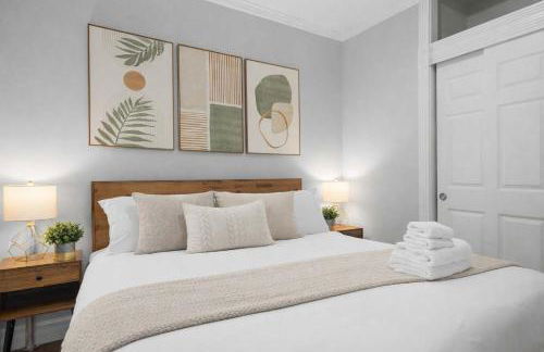 Modern Manhattan Haven Near Everything - Photo 7