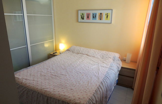 Apartment by Roses Beach With Pool - Photo 2