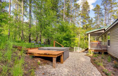 Rustic Escape with Deck, Hot Tub and Mountain Views - Foto 31