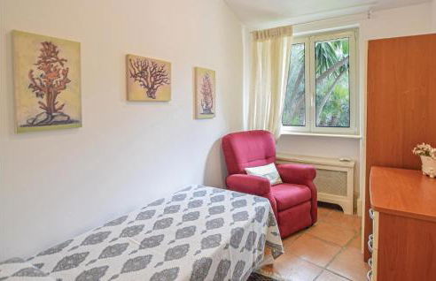 Amazing Home With Pool - Photo 25