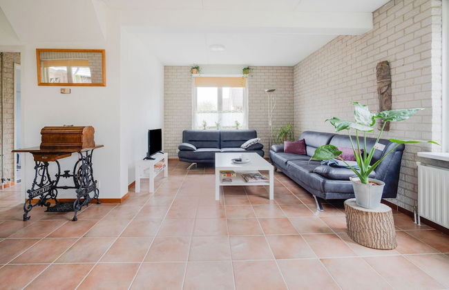 Lush Bungalow in Beek Gem Montferl& with Hot Tub - Photo 14