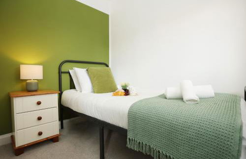 Homington House By N And N Stays, Perfect for Contractors and Workers, Private off road Parking for 2 vehicles, Fast Wifi - Foto 13