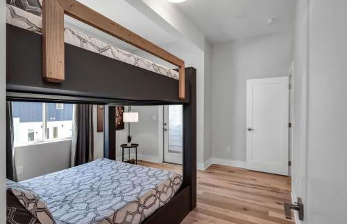 Rooftop Views - Hot Tub - Near Honky Tonks & Bars - Photo 23